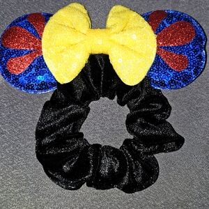 Disney Snow white scrunchy